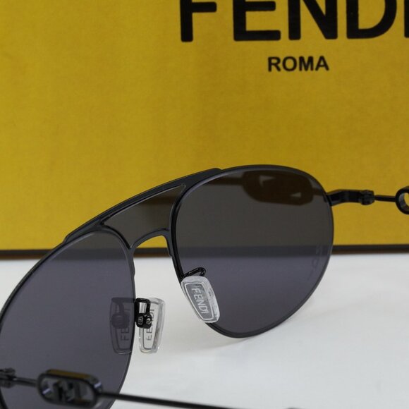 Fendi FE40072U-Y 01A Aviator Sunglasses - Black with Chain / Grey main image 8